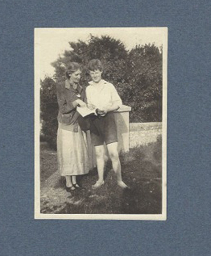 Virginia Woolf with her nephew Quentin Bell